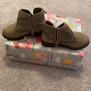Size 7 brown kids/baby winter boots.